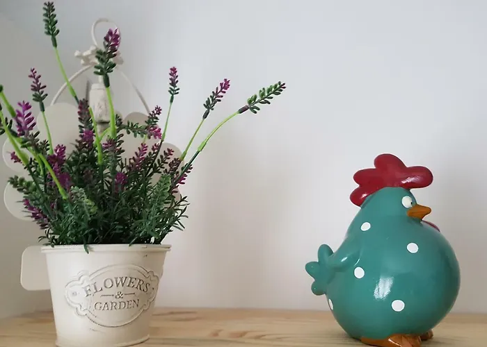 La Fleur D Honfleur Avec Son Parking